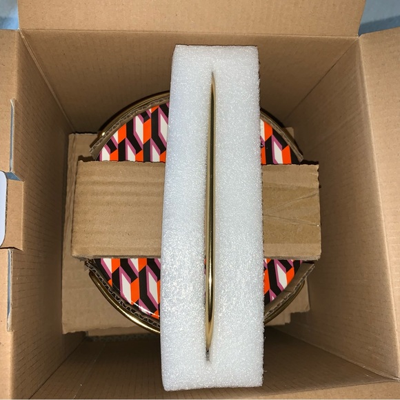 DVF x Target Arrow Geo Set of 4 Mugs + 4 Saucers + Stand Brand New in Box! - Picture 10 of 16